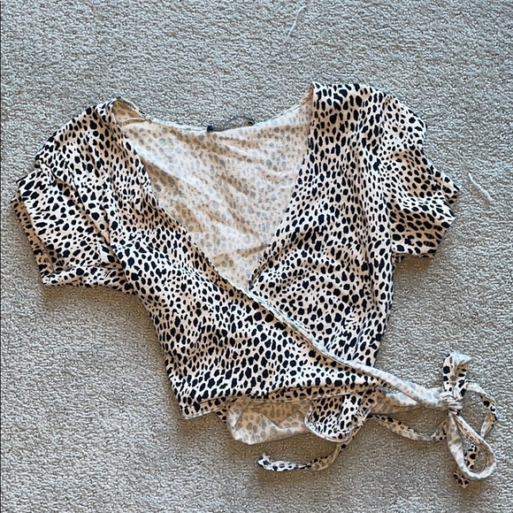 Brandy Melville Tops - leopard print wrap top